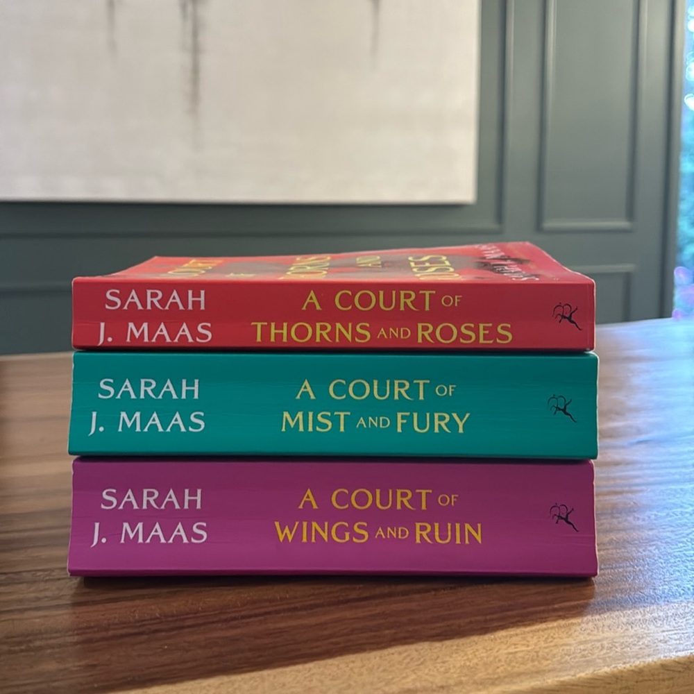 A Court Of Thorns and Roses